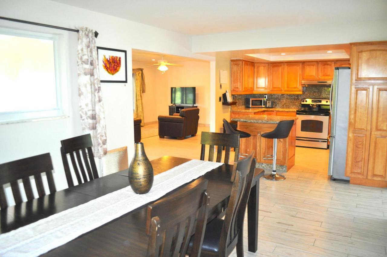 Lovely 3-bd, Walk To Bars, 9 Min Drive From Beach! Heated Pool. *